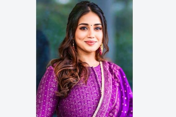 పెదవులకు సర్జరీపై వెనక్కితగ్గా